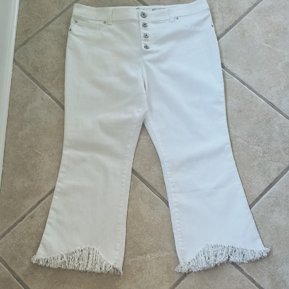 White Flare Cropped Jeans with Frayed Hem